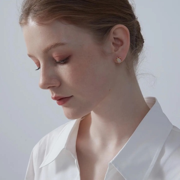 Opal Sea Turtle Beach Stud Earrings in 925 Sterling Silver - Picture 3 of 4